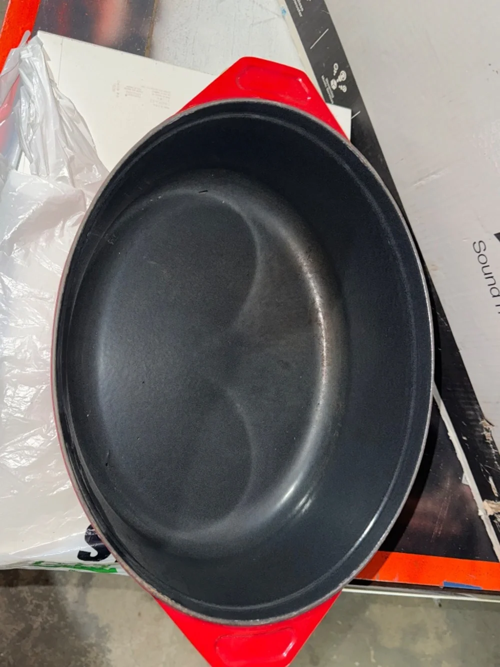 Cast iron Dutch oven